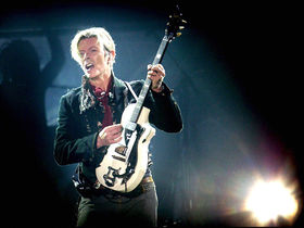 Bowie signs petition against tribute band